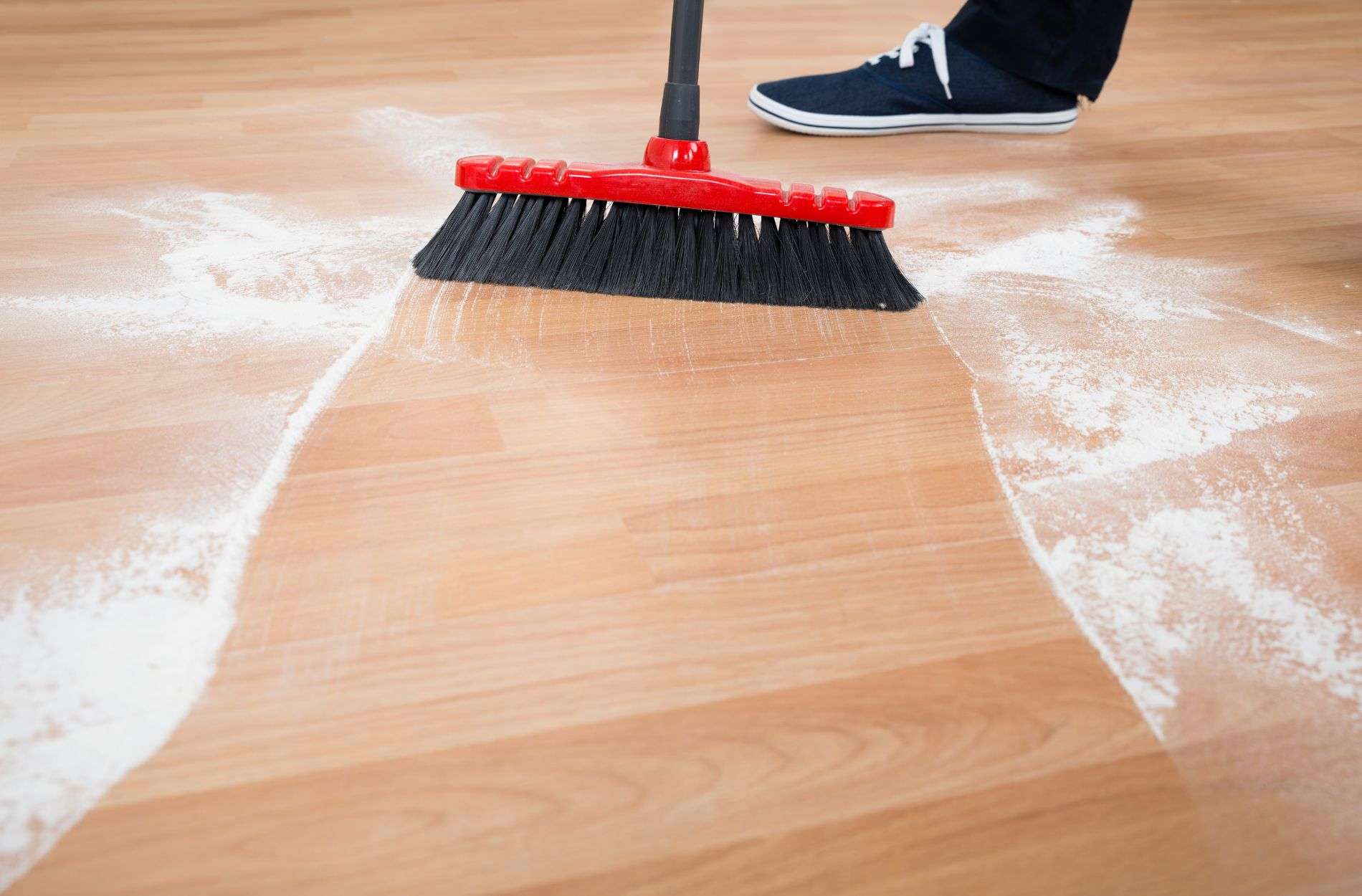 cleaning hardwood floor